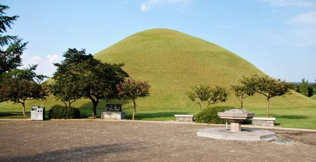 Tumuli Park (Gyeongju, 2006)